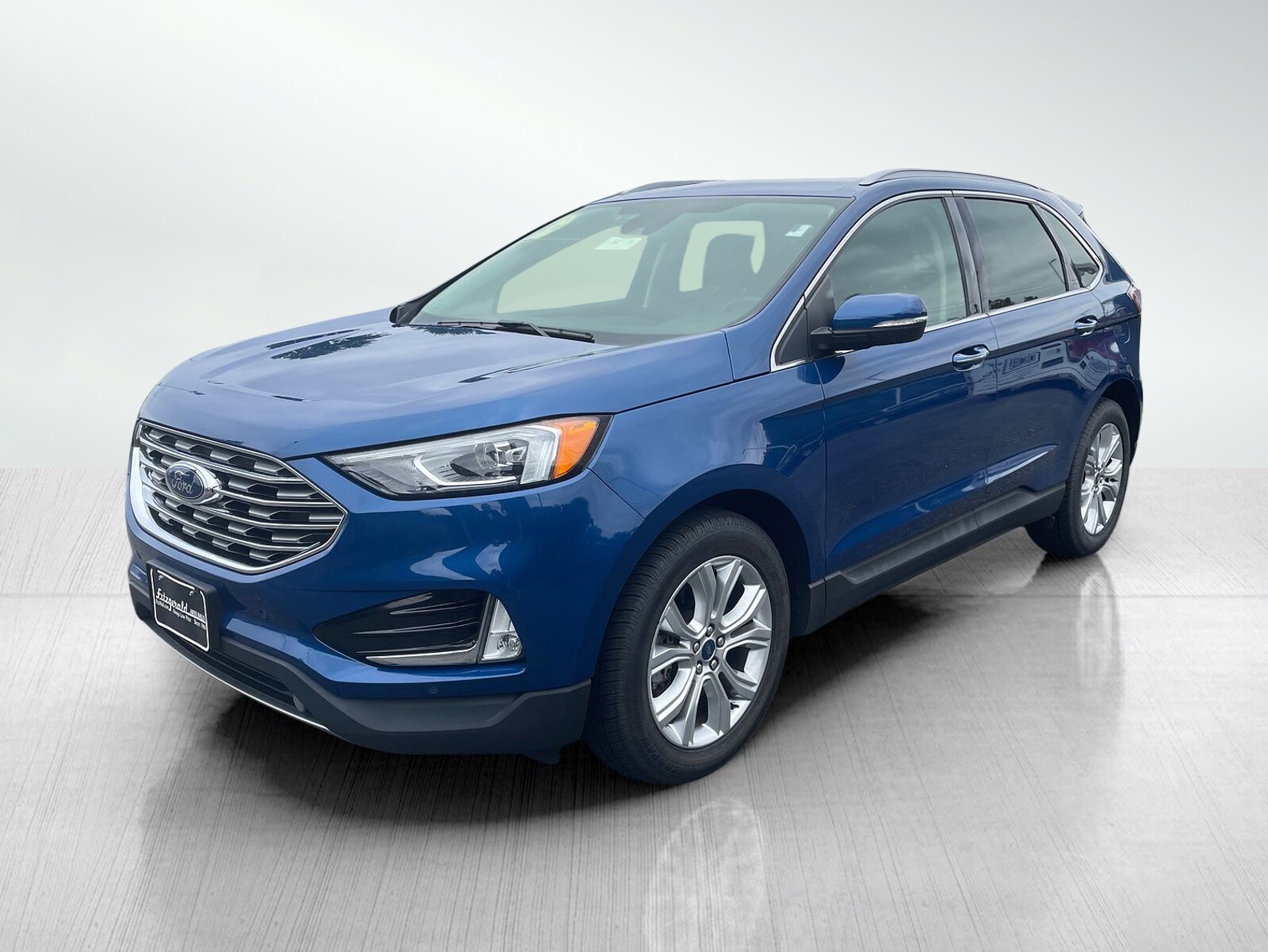 2020 Ford Edge Titanium photo 2