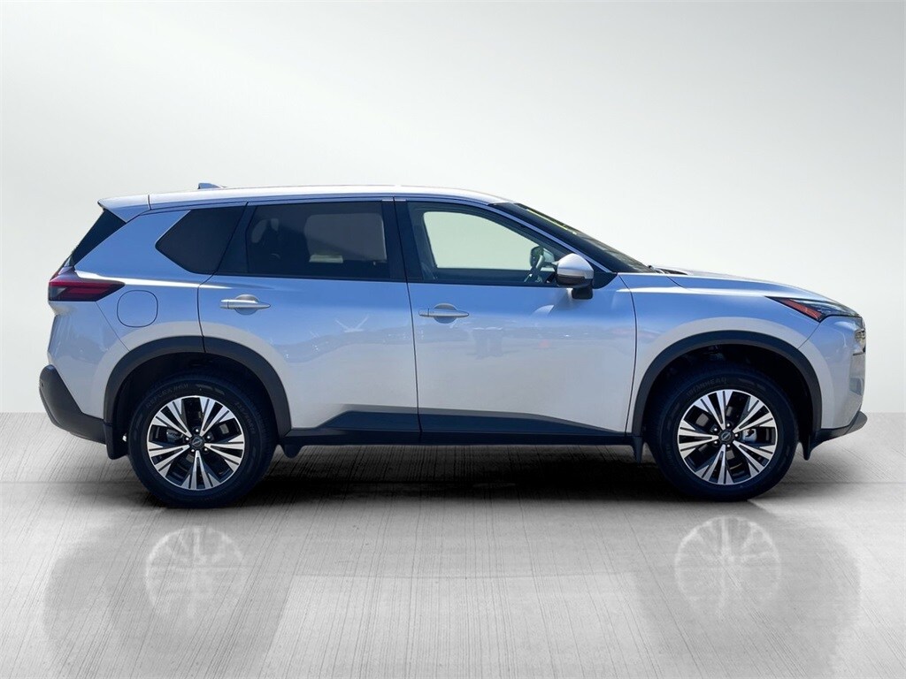 2023 Nissan Rogue SV photo 3