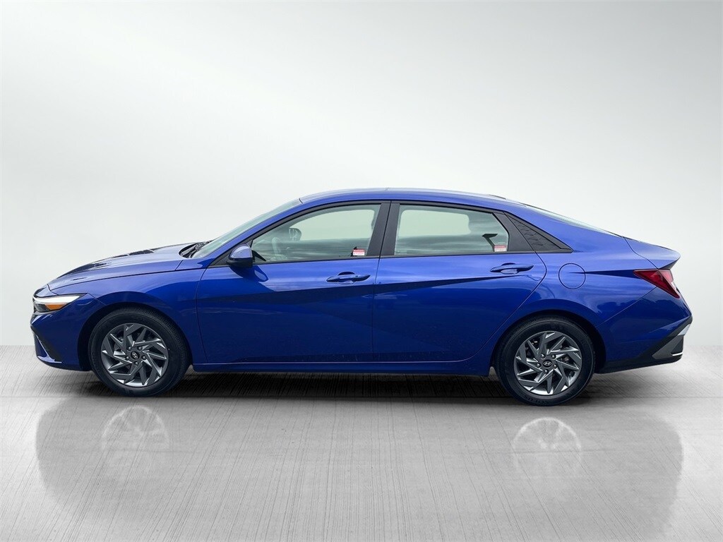 2024 Hyundai Elantra SEL photo 4