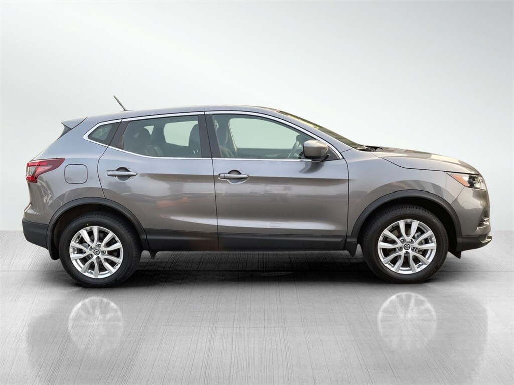 2022 Nissan Rogue Sport S photo 3