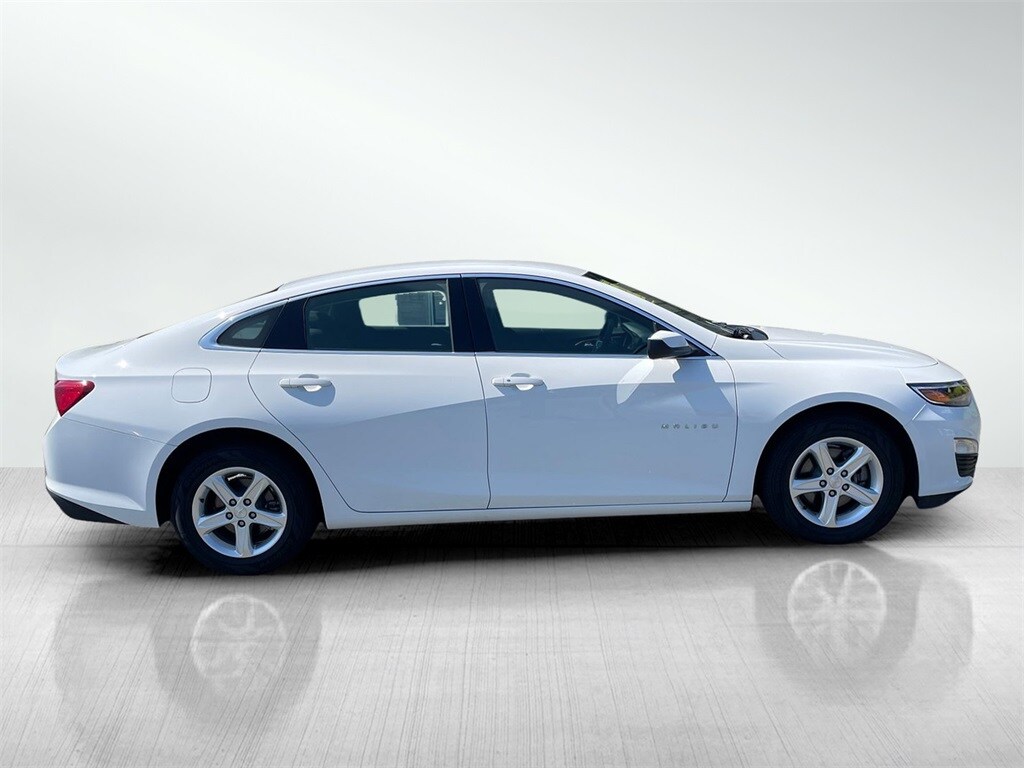 2023 Chevrolet Malibu LS photo 3