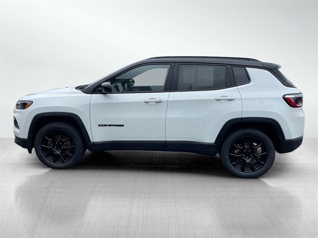 2022 Jeep Compass Altitude photo 2