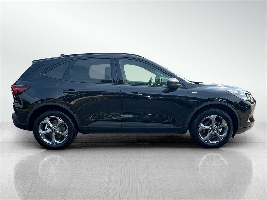 2025 Ford Escape ST-Line photo 4