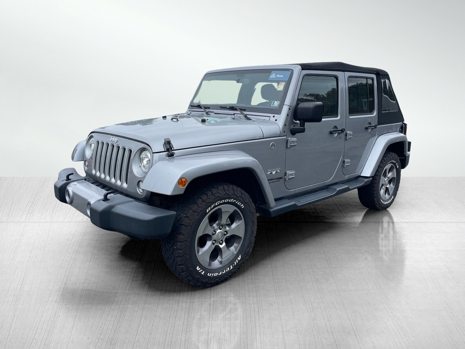 2018 Jeep Wrangler Unlimited Sahara photo 2