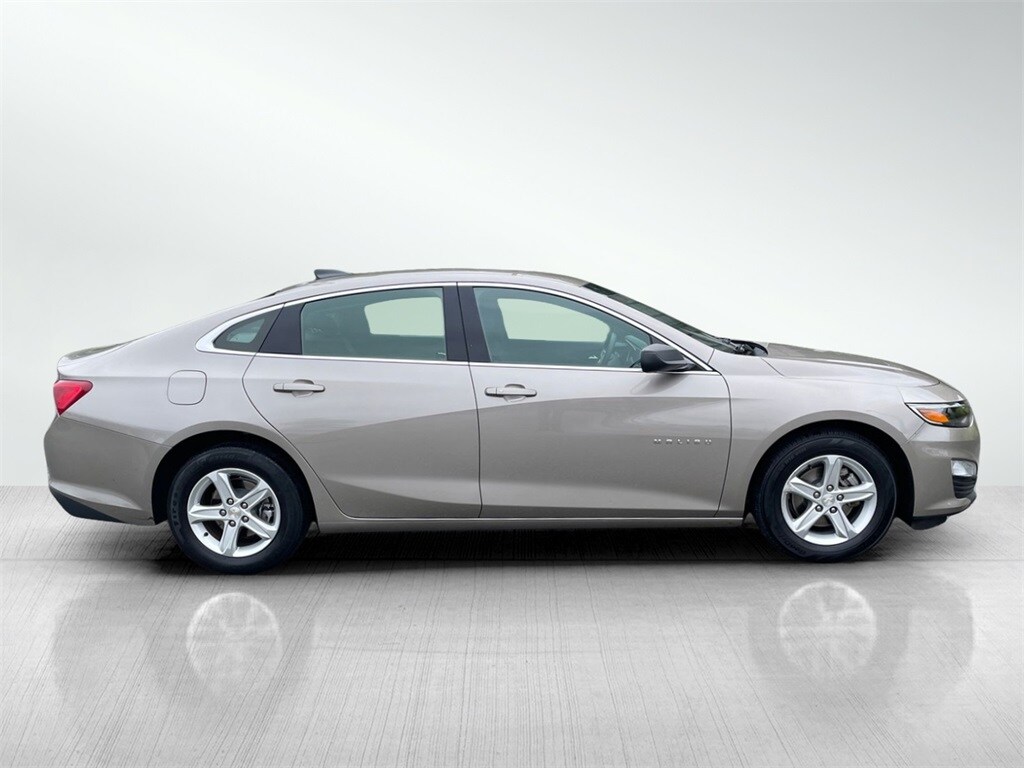 2023 Chevrolet Malibu photo 3