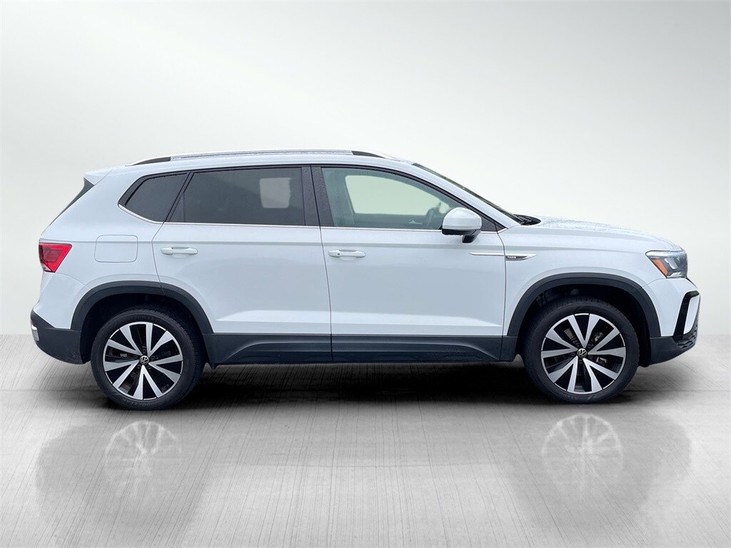 2022 Volkswagen Taos SE photo 3