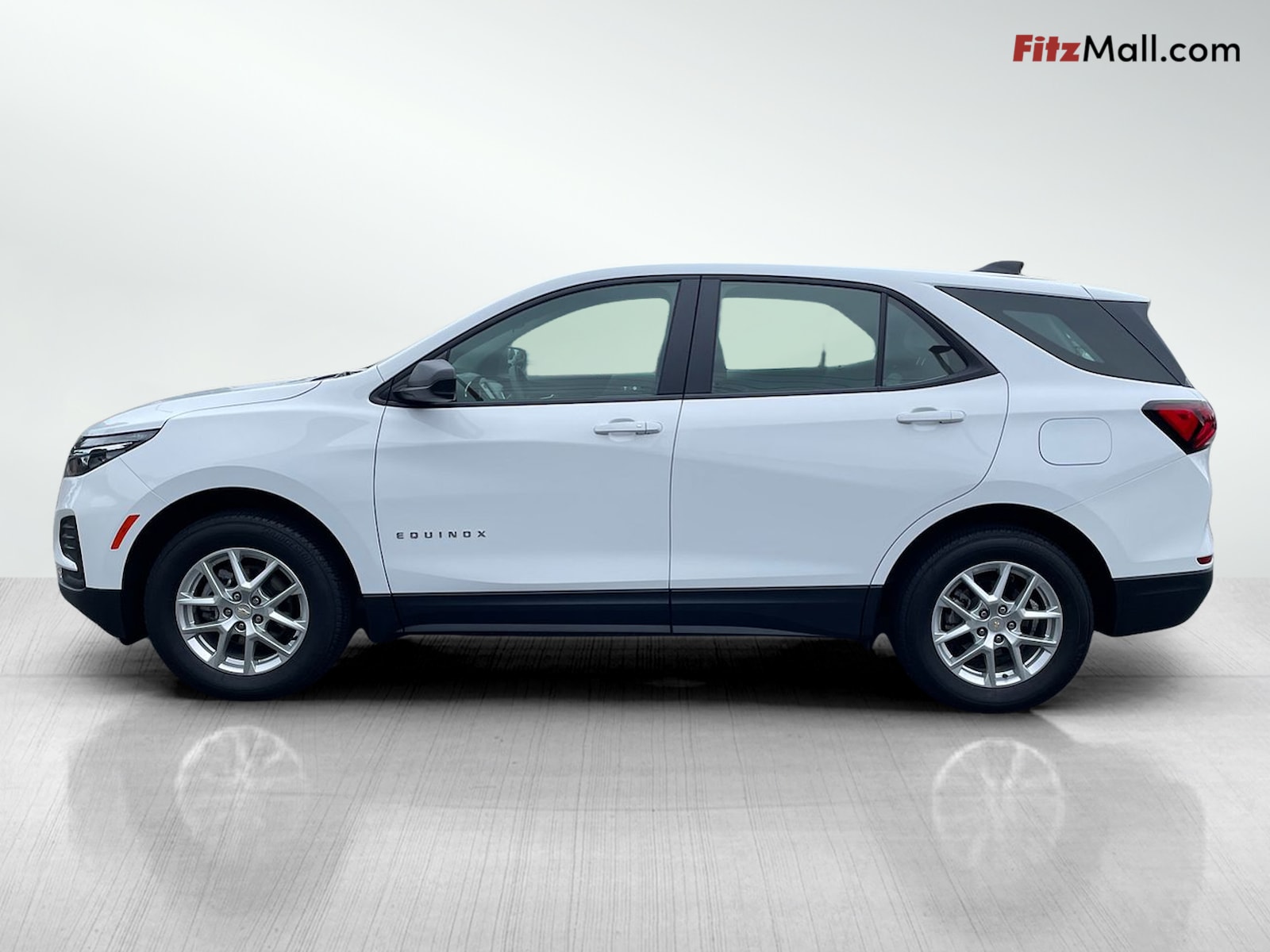 2023 Chevrolet Equinox LS photo 2