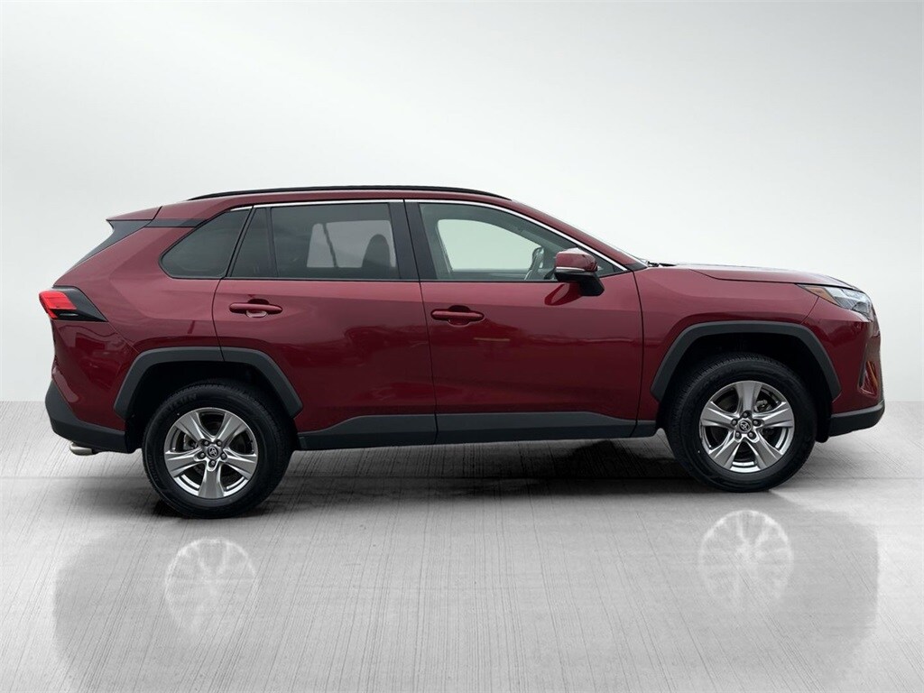 2023 Toyota RAV4 XLE photo 3