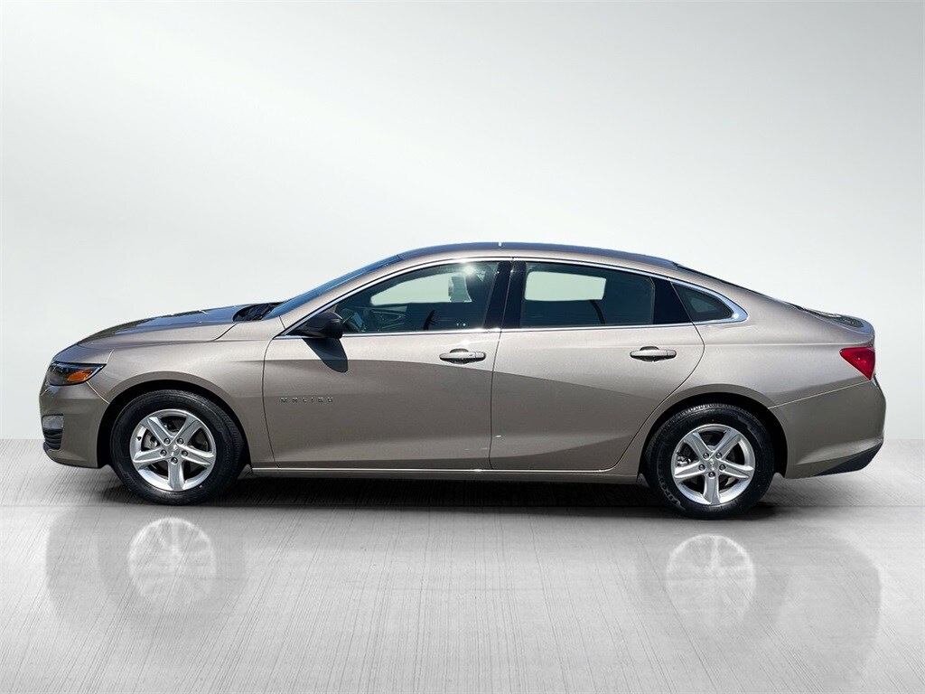2023 Chevrolet Malibu photo 3