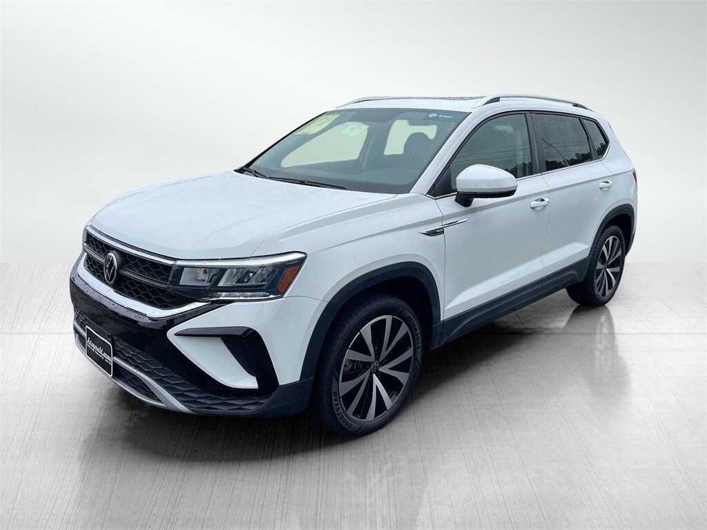 2022 Volkswagen Taos SE photo 2