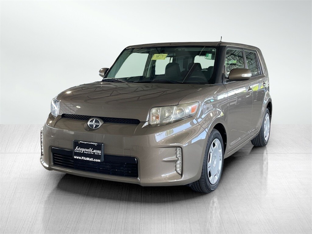 2014 Scion xB Base photo 2