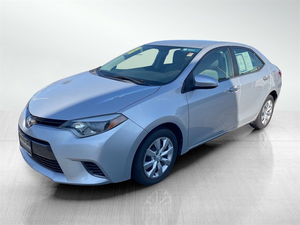 2015 Toyota Corolla LE photo 2