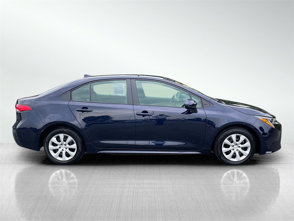 2025 Toyota Corolla LE photo 3