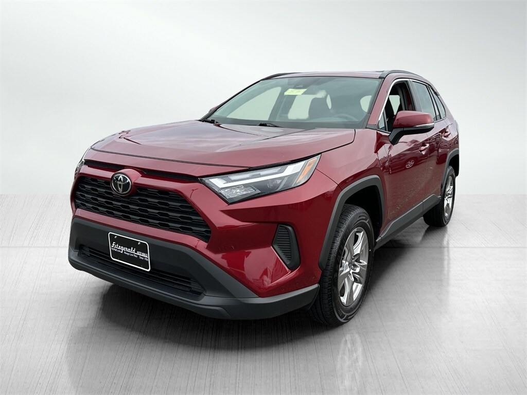 2023 Toyota RAV4 XLE photo 2