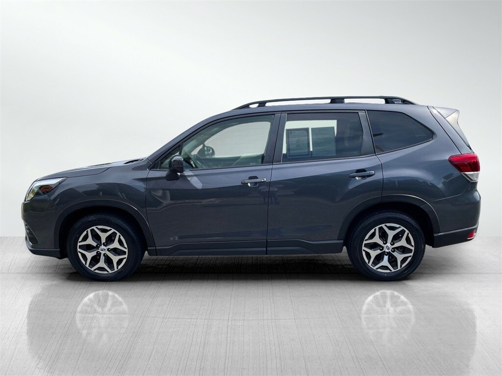 2022 Subaru Forester Premium photo 4