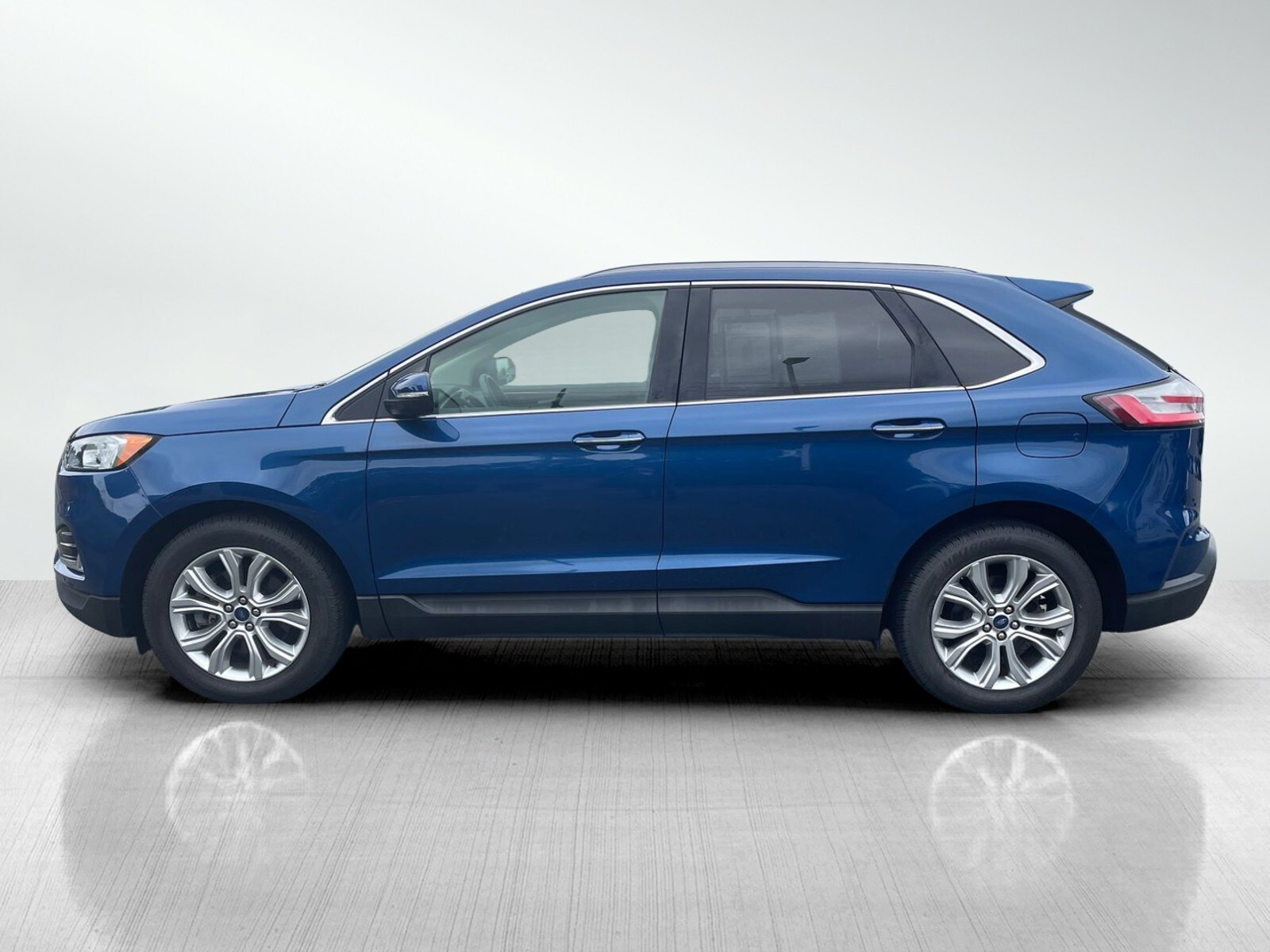 2020 Ford Edge Titanium photo 4