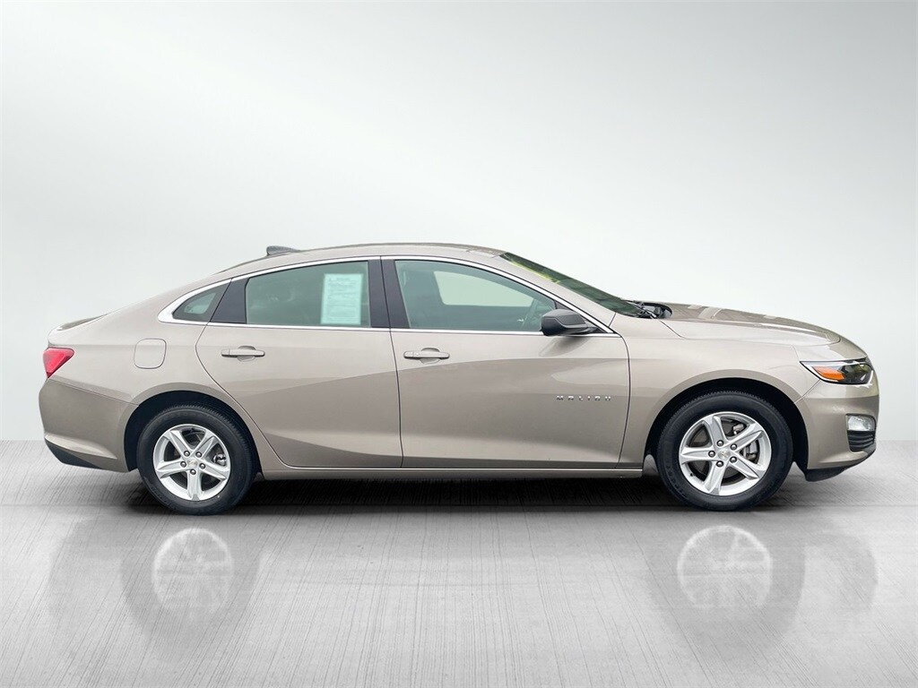 2023 Chevrolet Malibu photo 3