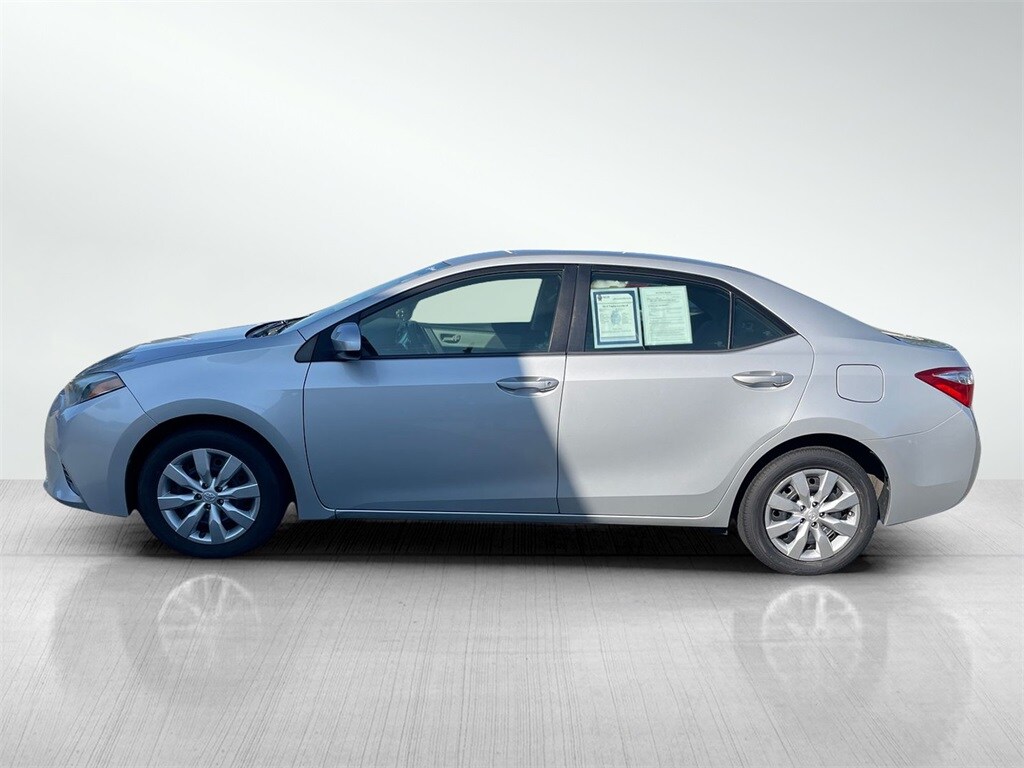 2015 Toyota Corolla LE photo 4