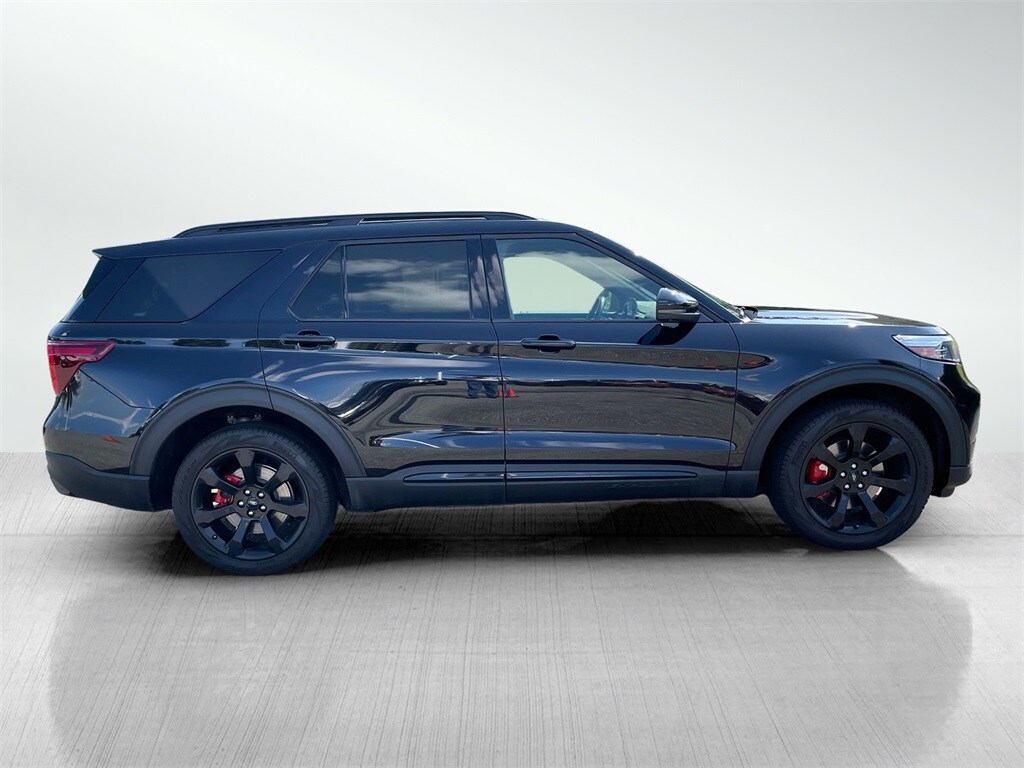 2022 Ford Explorer ST photo 3