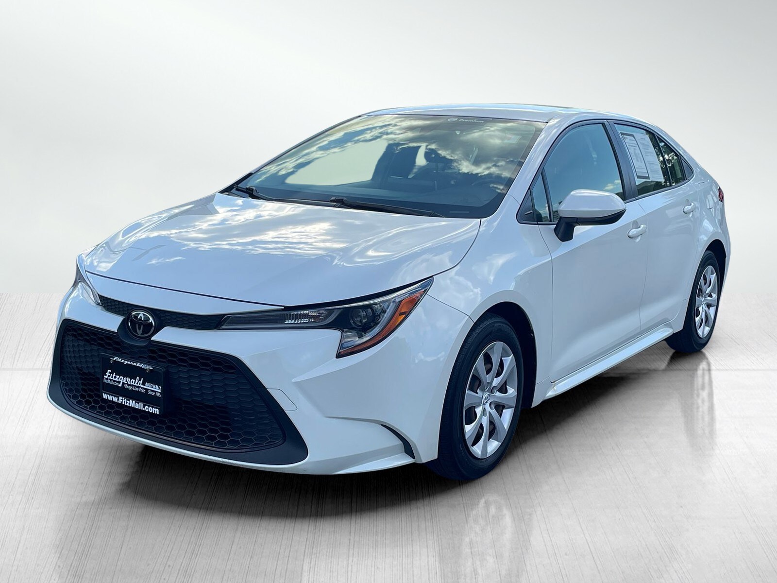 2020 Toyota Corolla LE photo 2