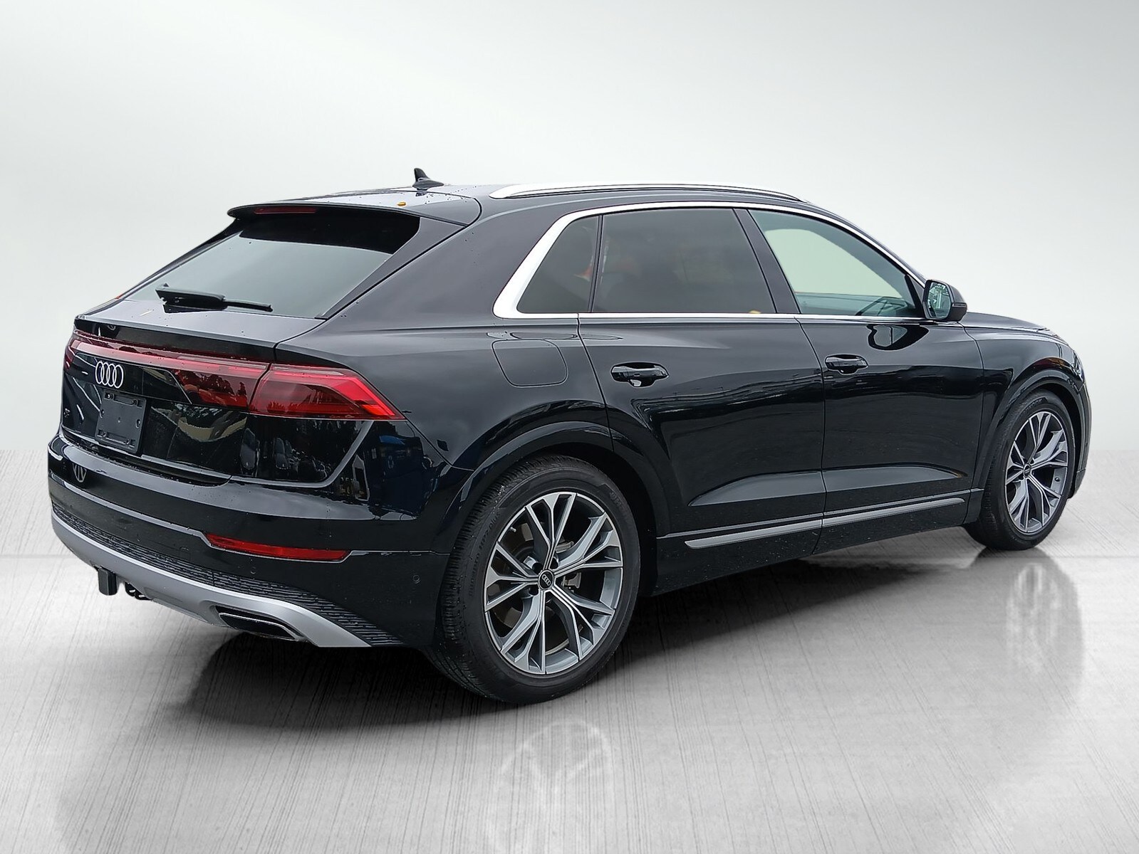 2024 Audi Q8 55 Prestige photo 2