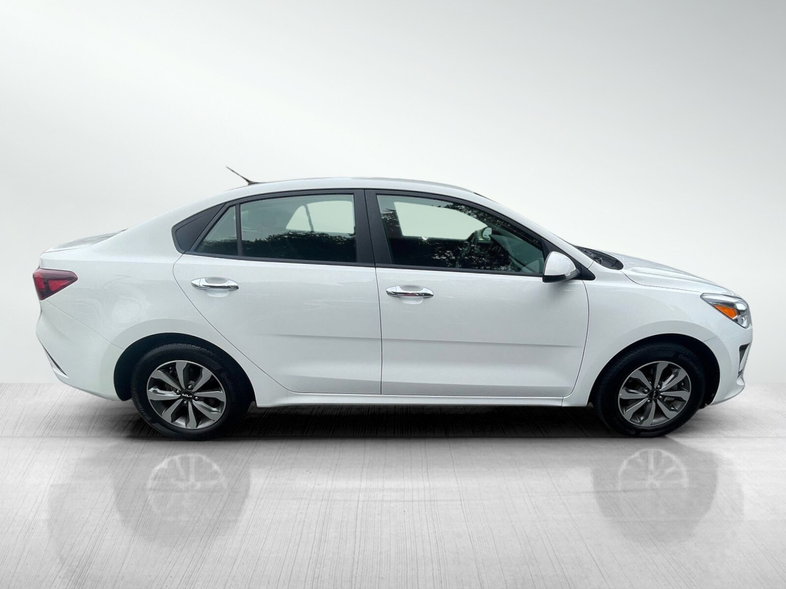 2022 Kia Rio S photo 2