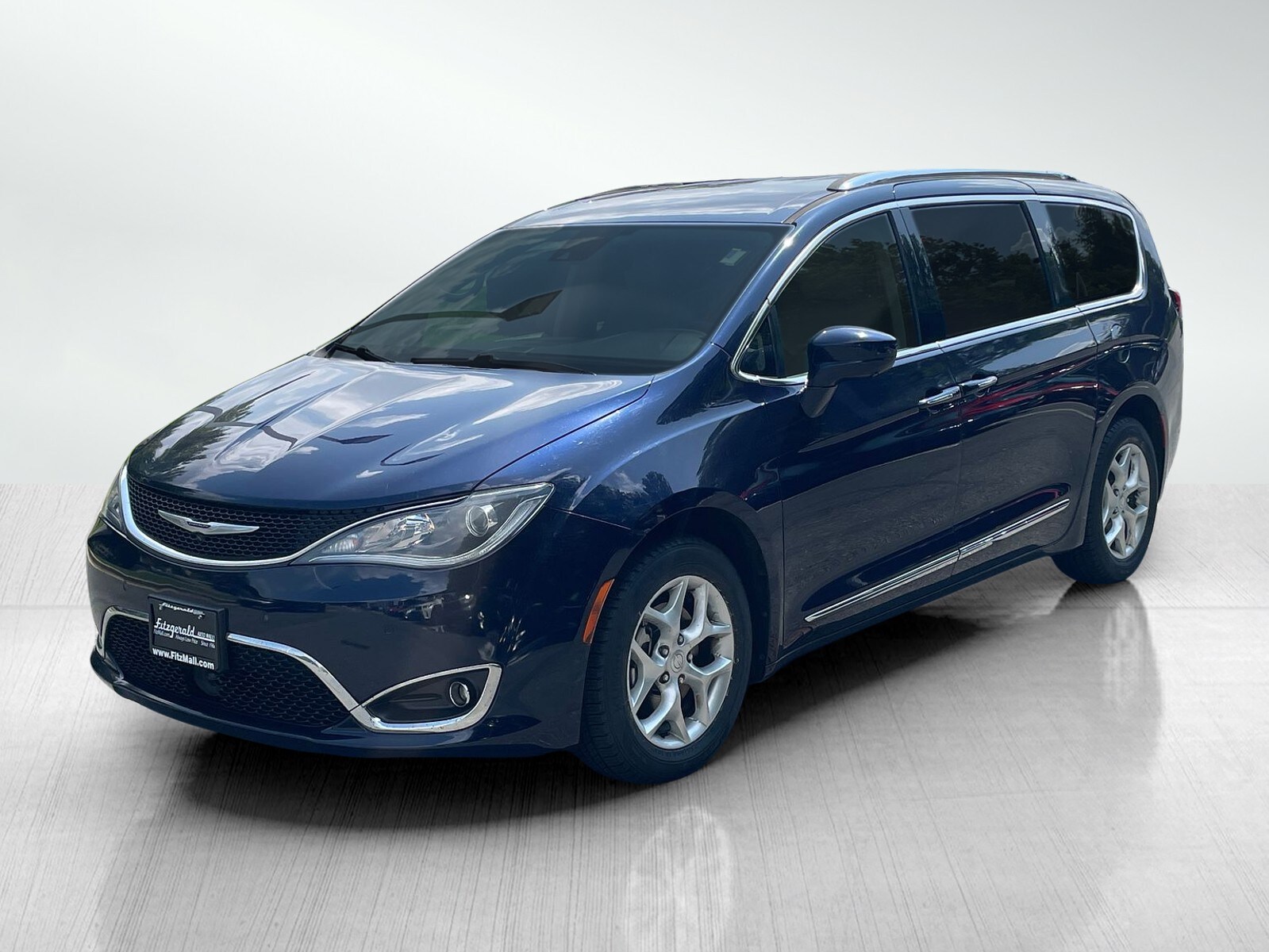 2017 Chrysler Pacifica Touring Plus photo 2