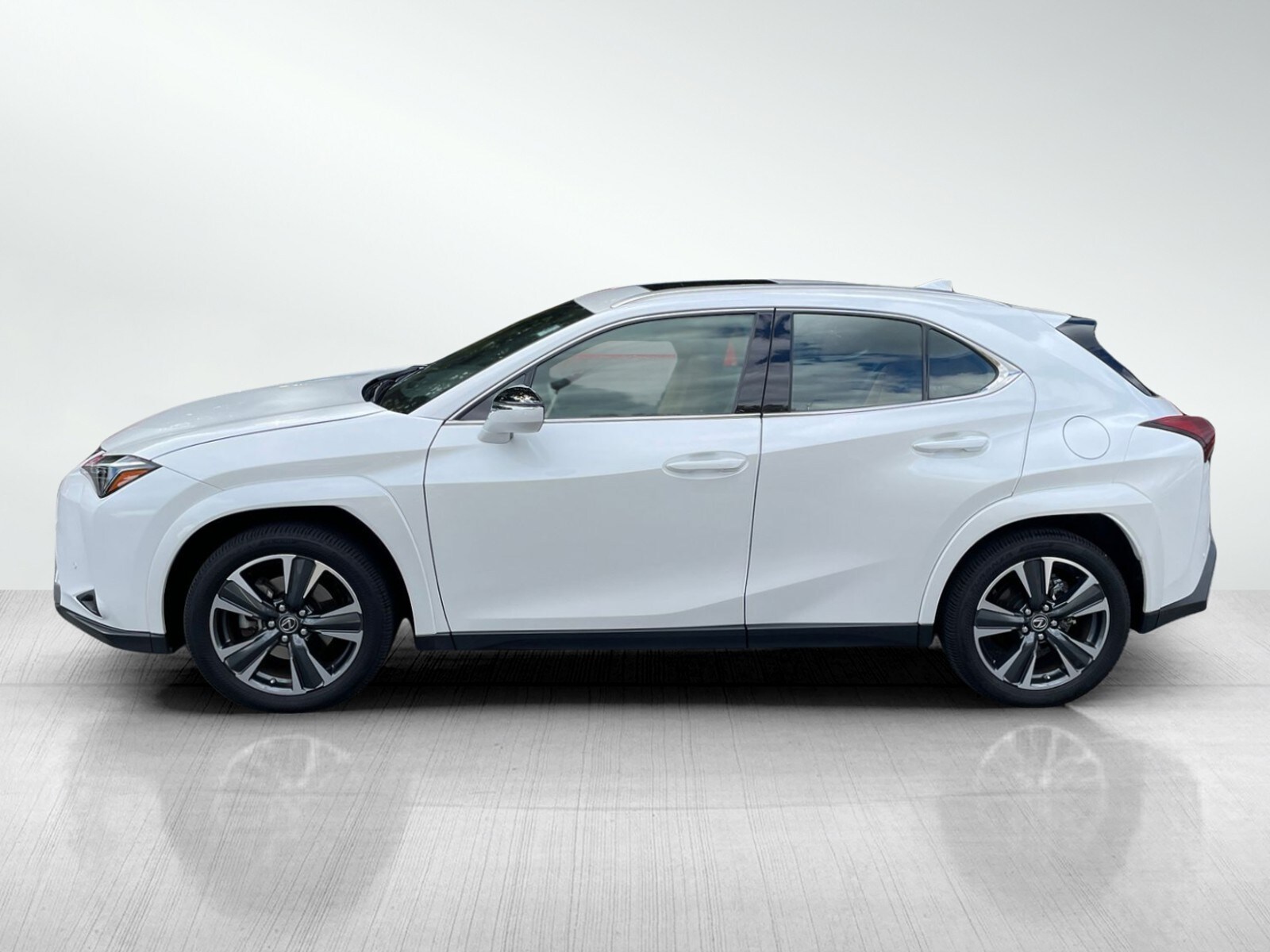2024 Lexus UX 250h Premium photo 3