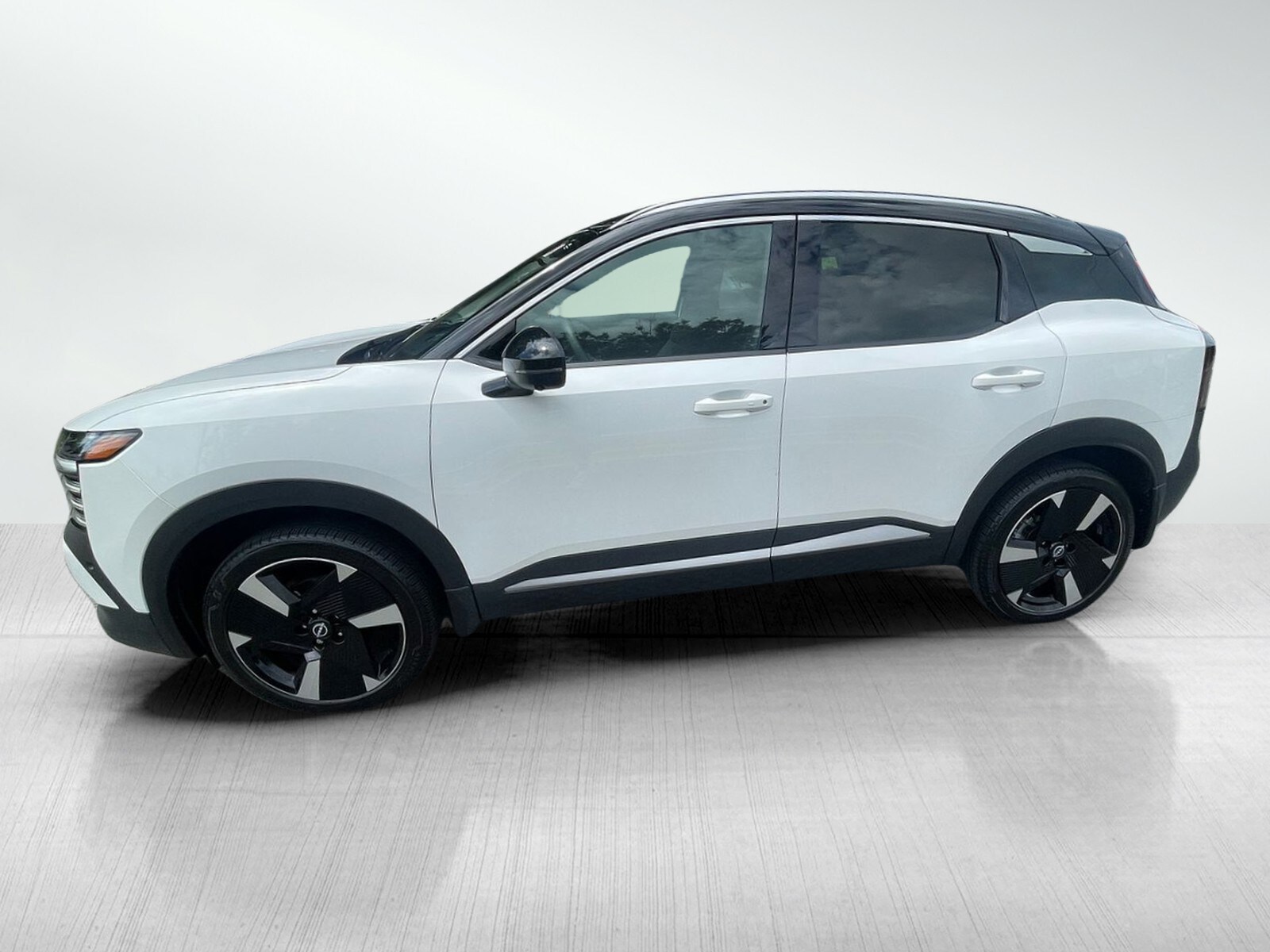 2025 Nissan Kicks SR photo 3