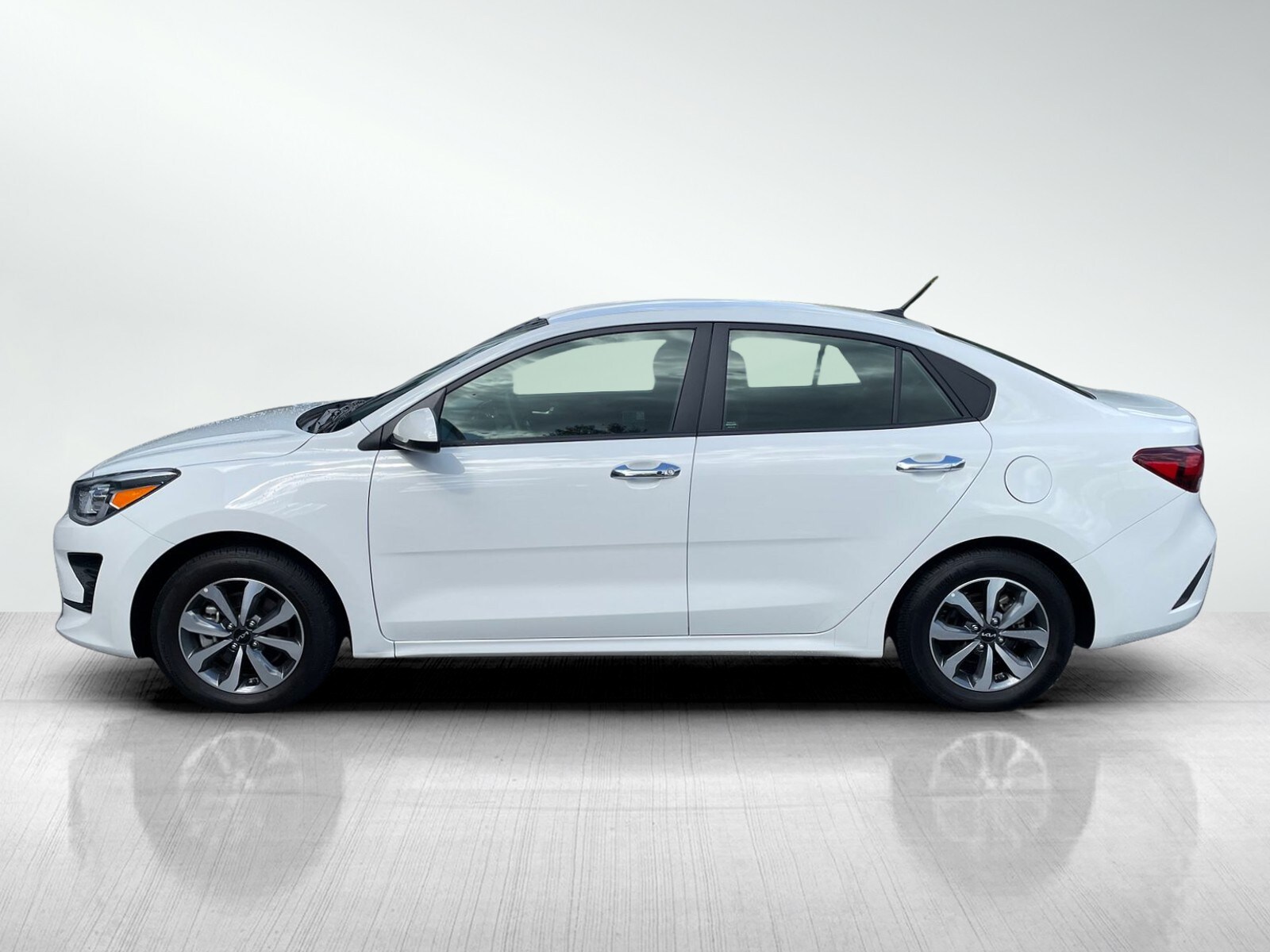 2022 Kia Rio S photo 3