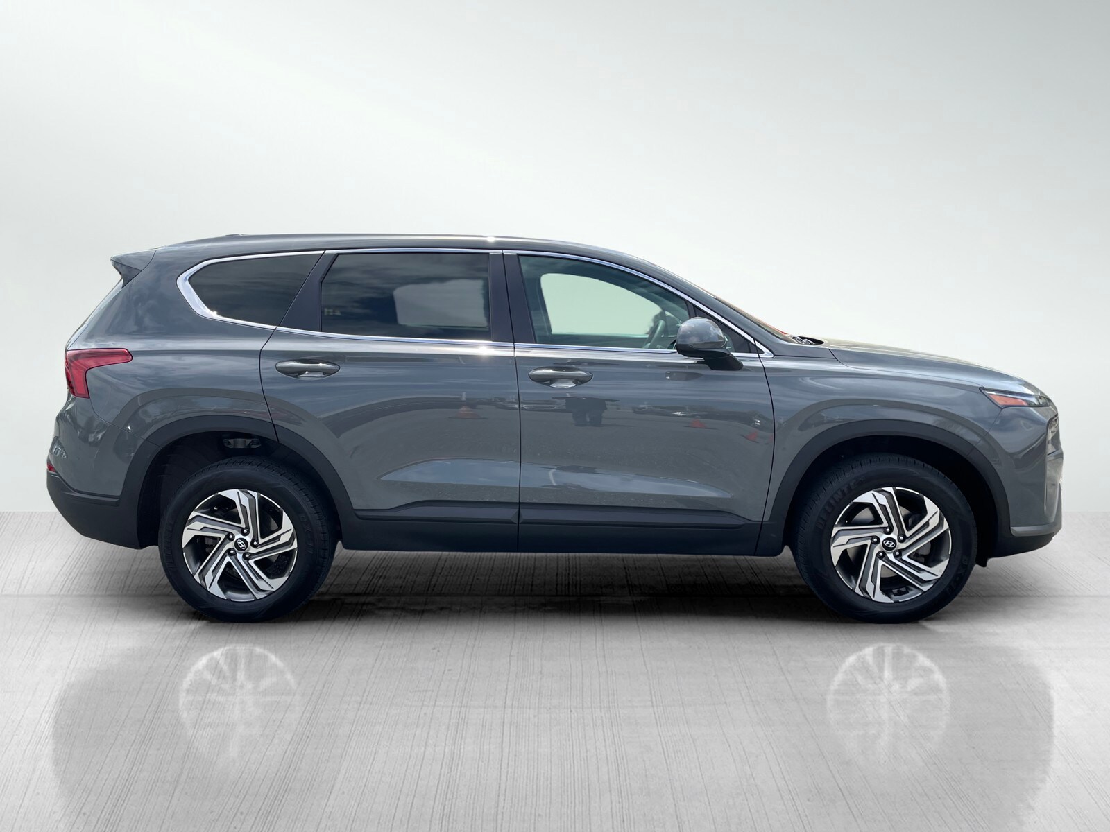 2021 Hyundai Santa Fe SE photo 3