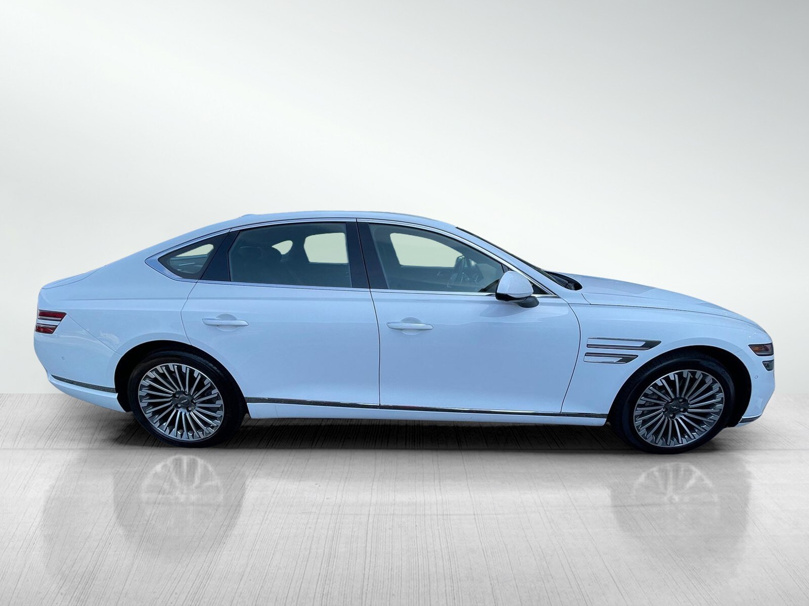 2023 Genesis Electrified G80 photo 4