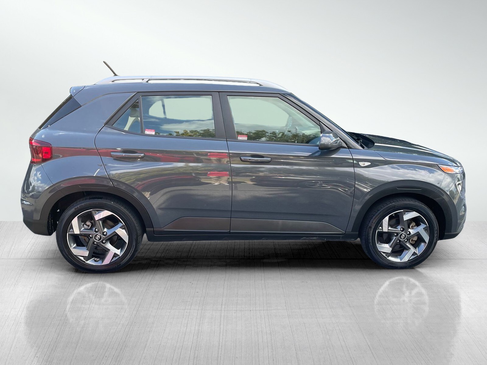 2024 Hyundai Venue SEL photo 4