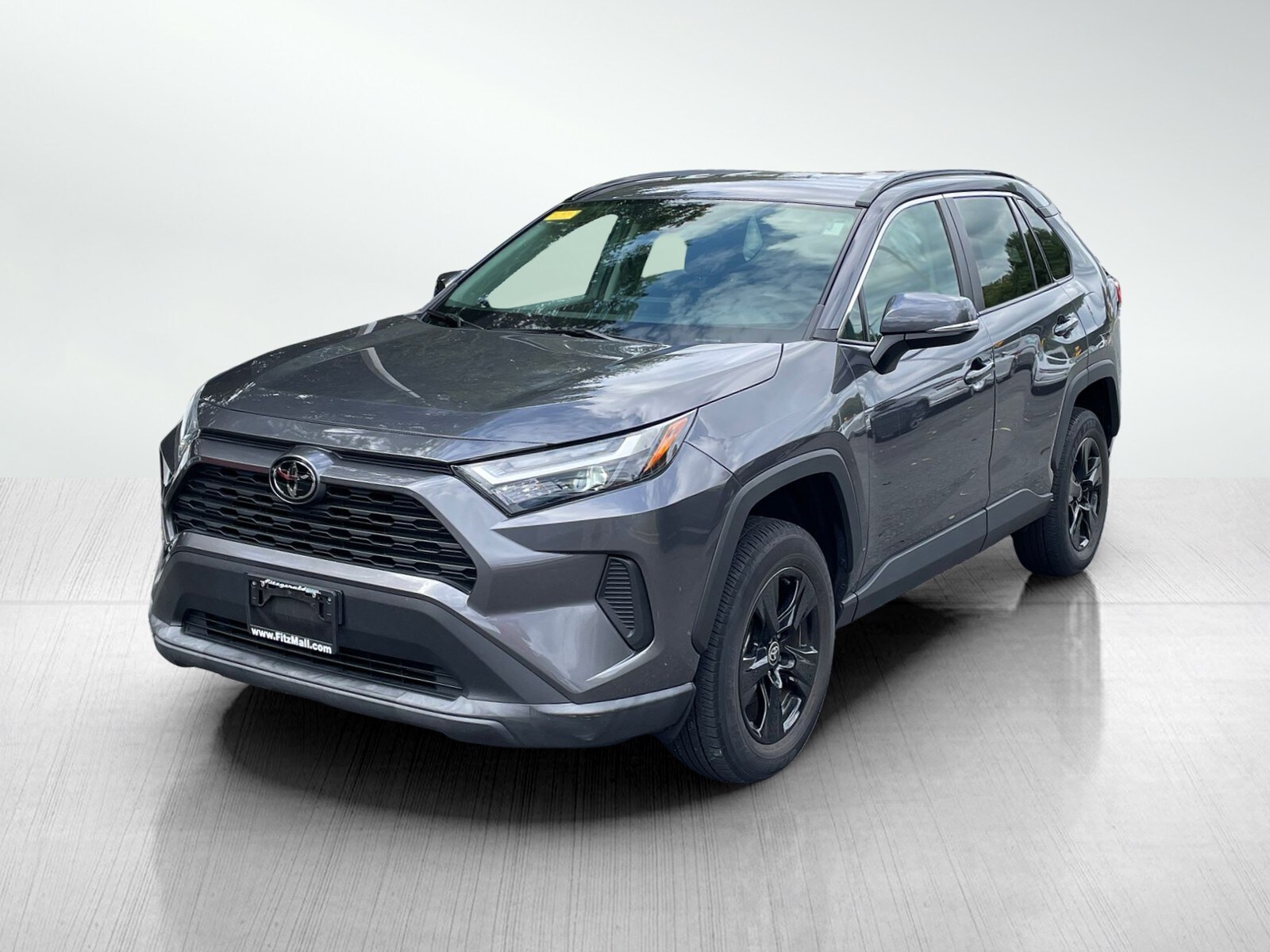 2022 Toyota RAV4 XLE photo 2