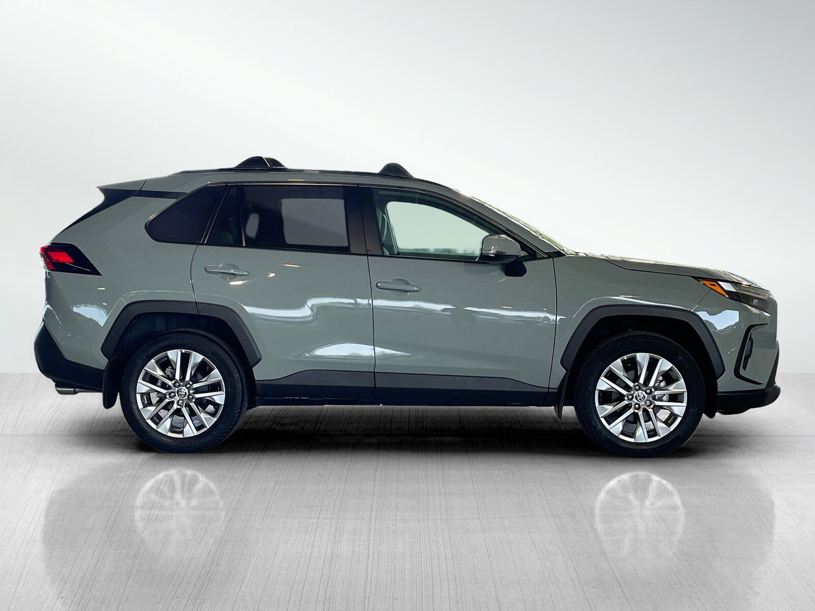 2023 Toyota RAV4 XLE Premium photo 4