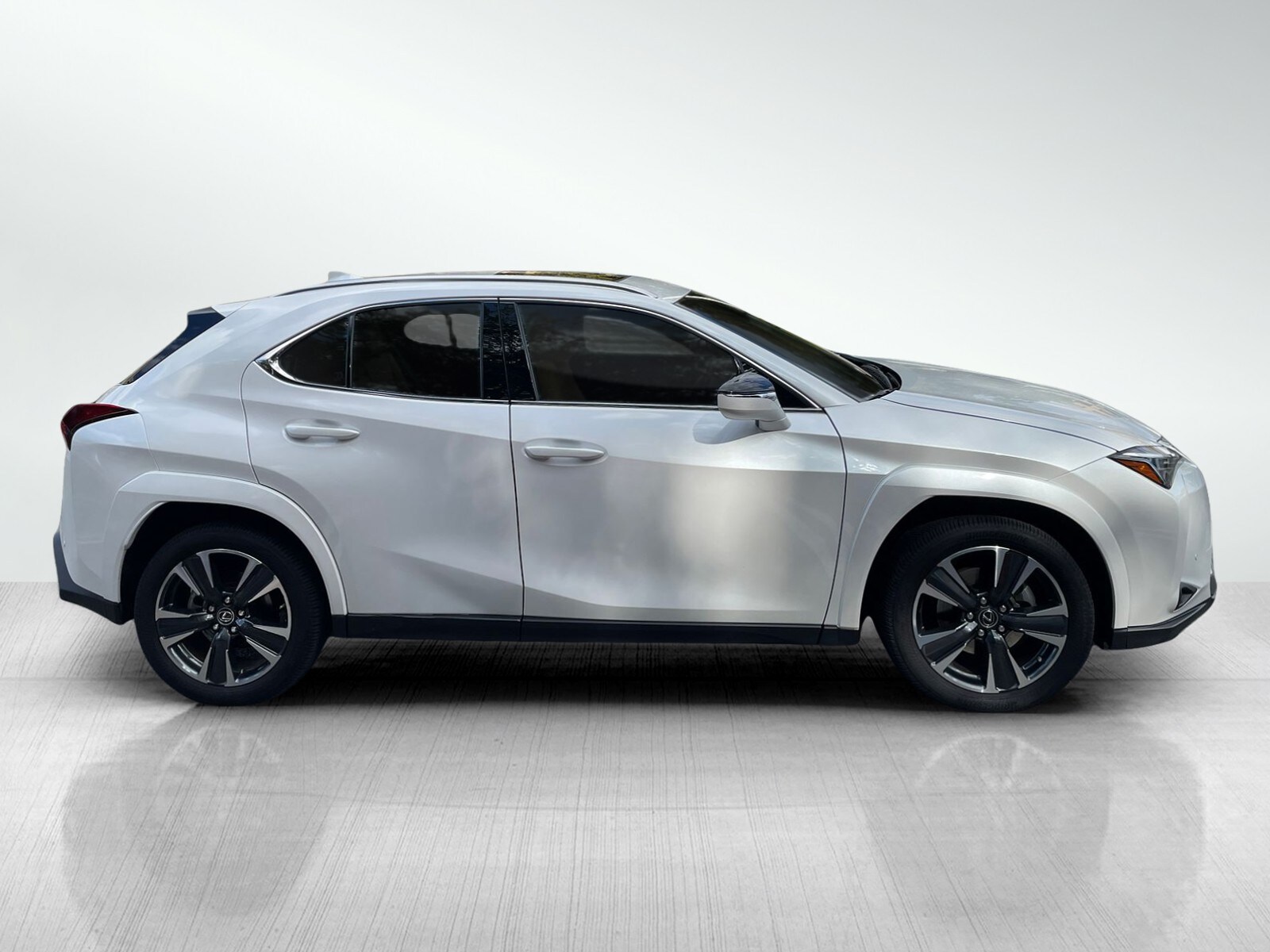 2024 Lexus UX 250h Premium photo 4