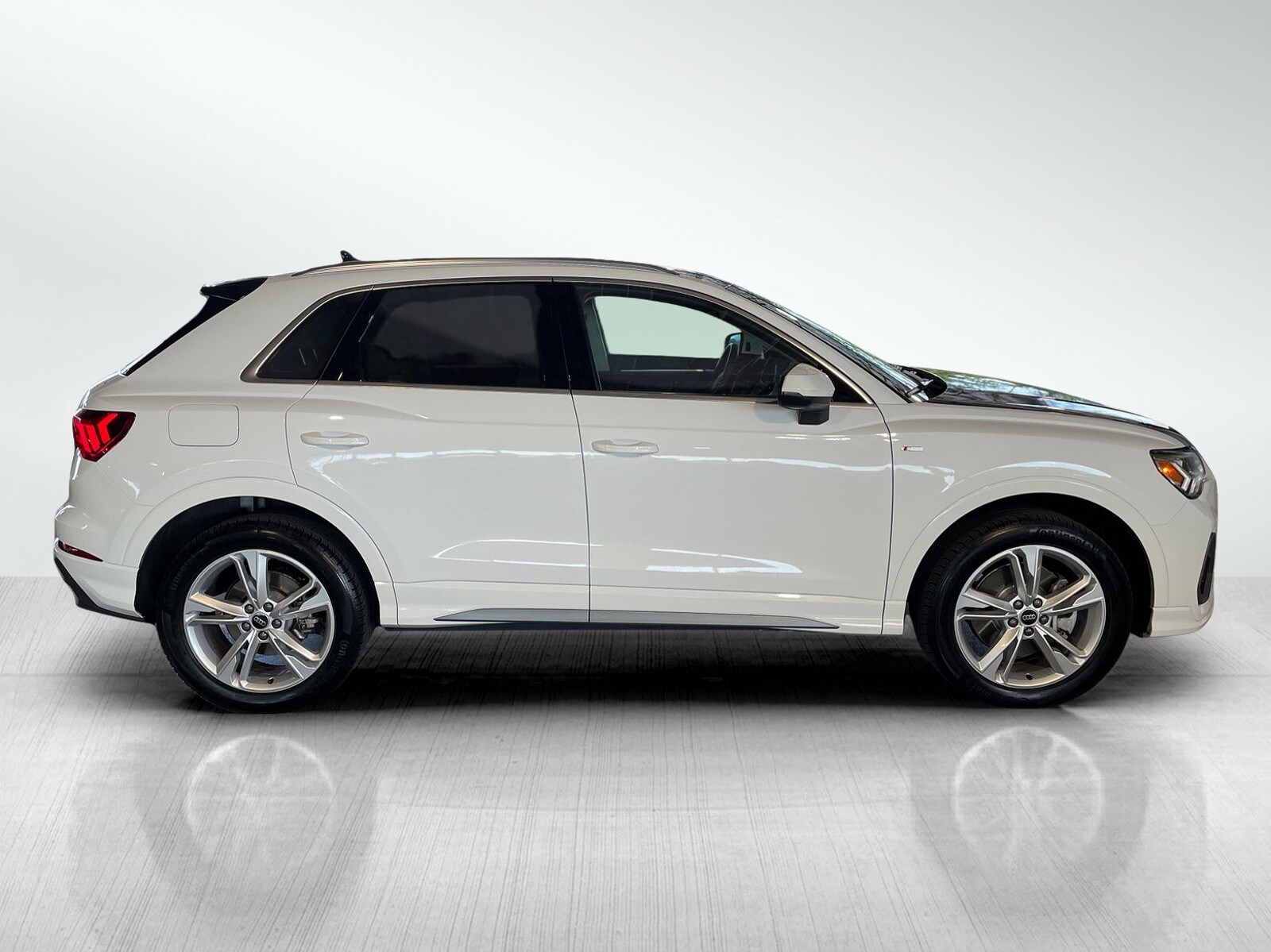 2024 Audi Q3 Premium Plus S line photo 4