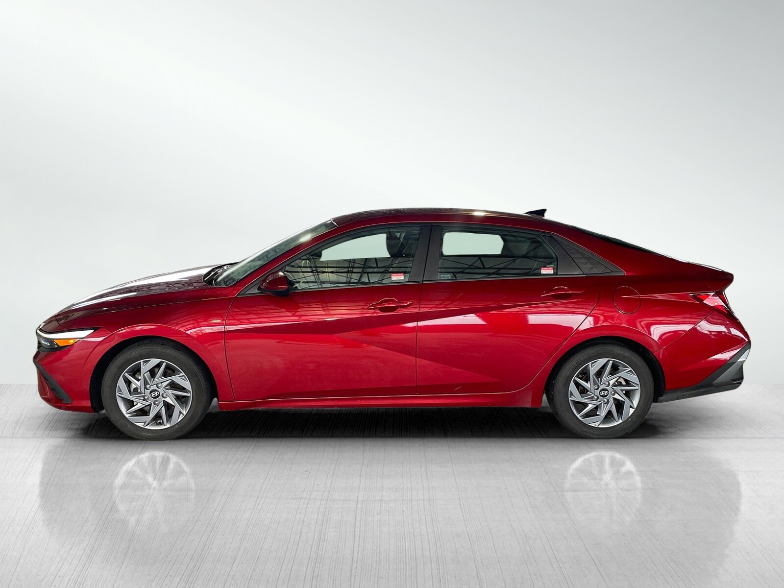 2024 Hyundai Elantra SEL photo 3