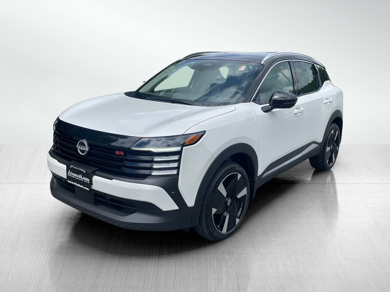 2025 Nissan Kicks SR photo 2