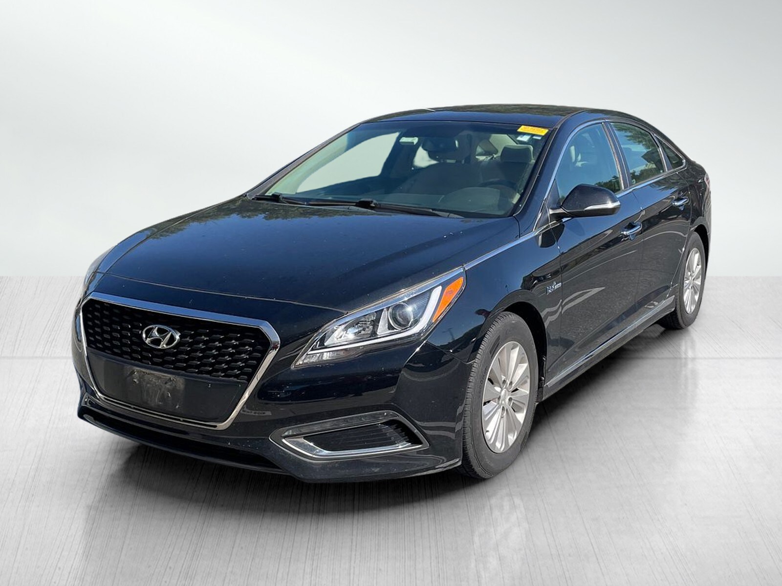 2017 Hyundai Sonata Hybrid SE photo 2