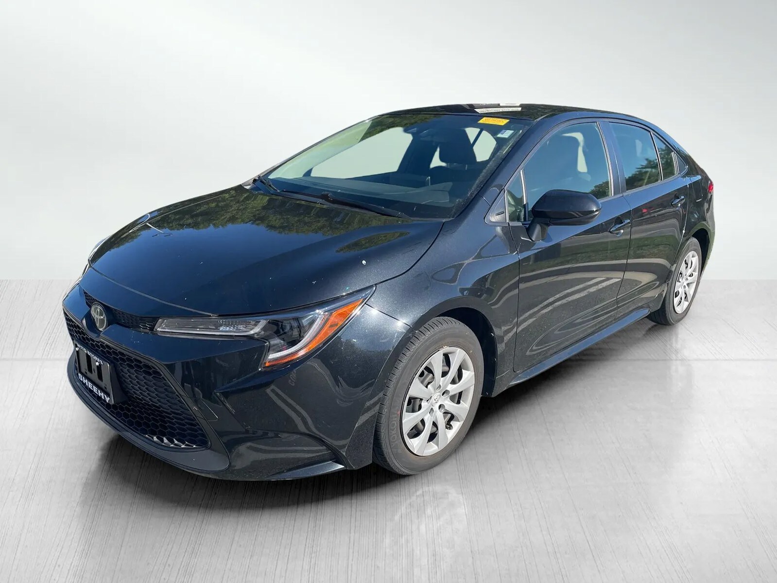 2021 Toyota Corolla LE photo 2