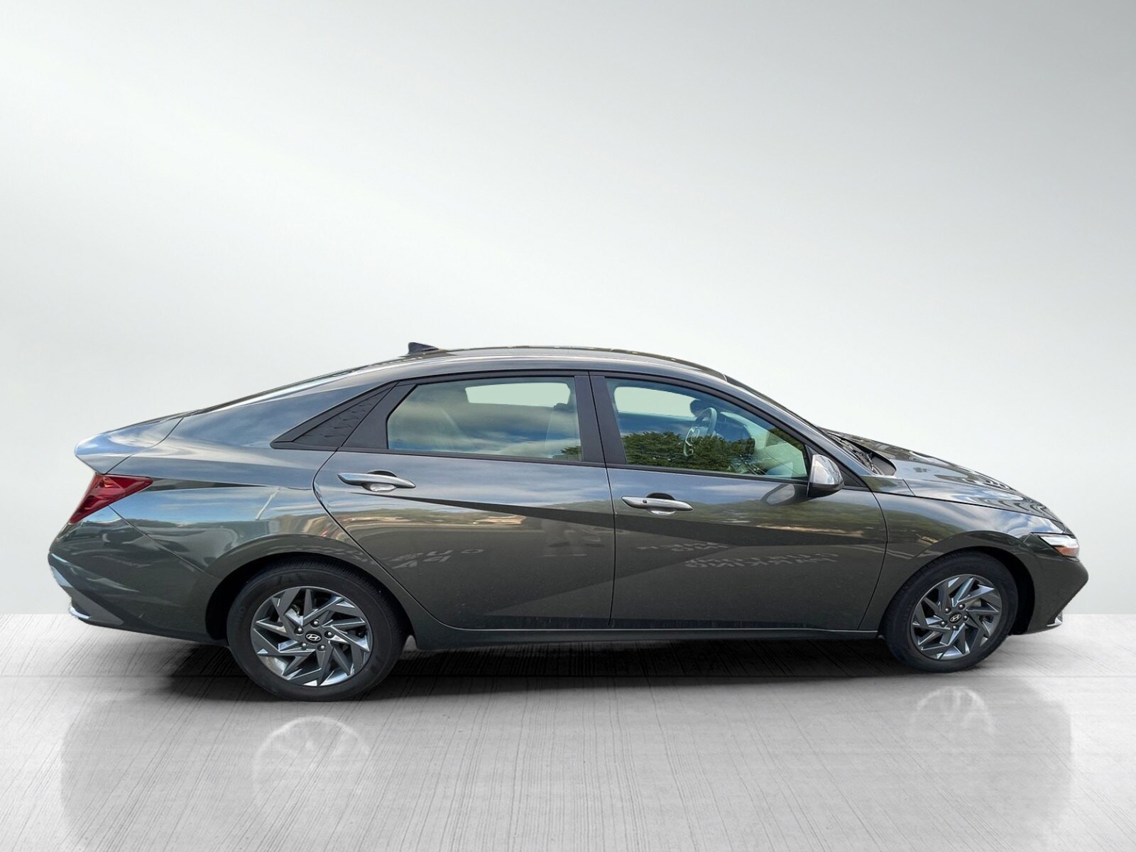 2024 Hyundai Elantra SEL photo 4