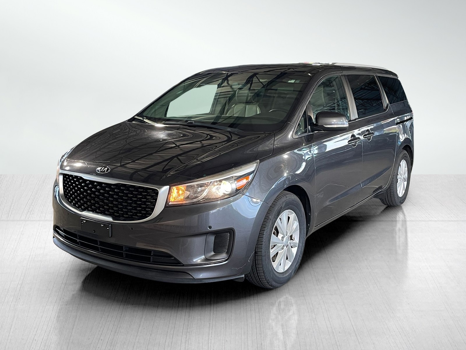 Used 2018 Kia Sedona LX with VIN KNDMB5C13J6390832 for sale in Rockville, MD