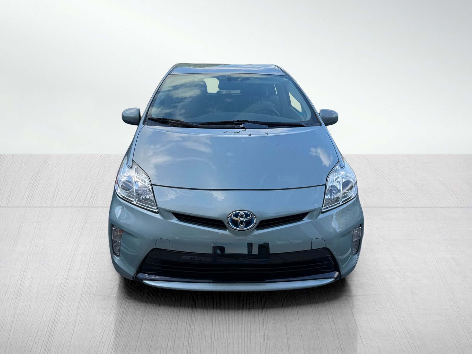 2014 Toyota Prius Four photo 2