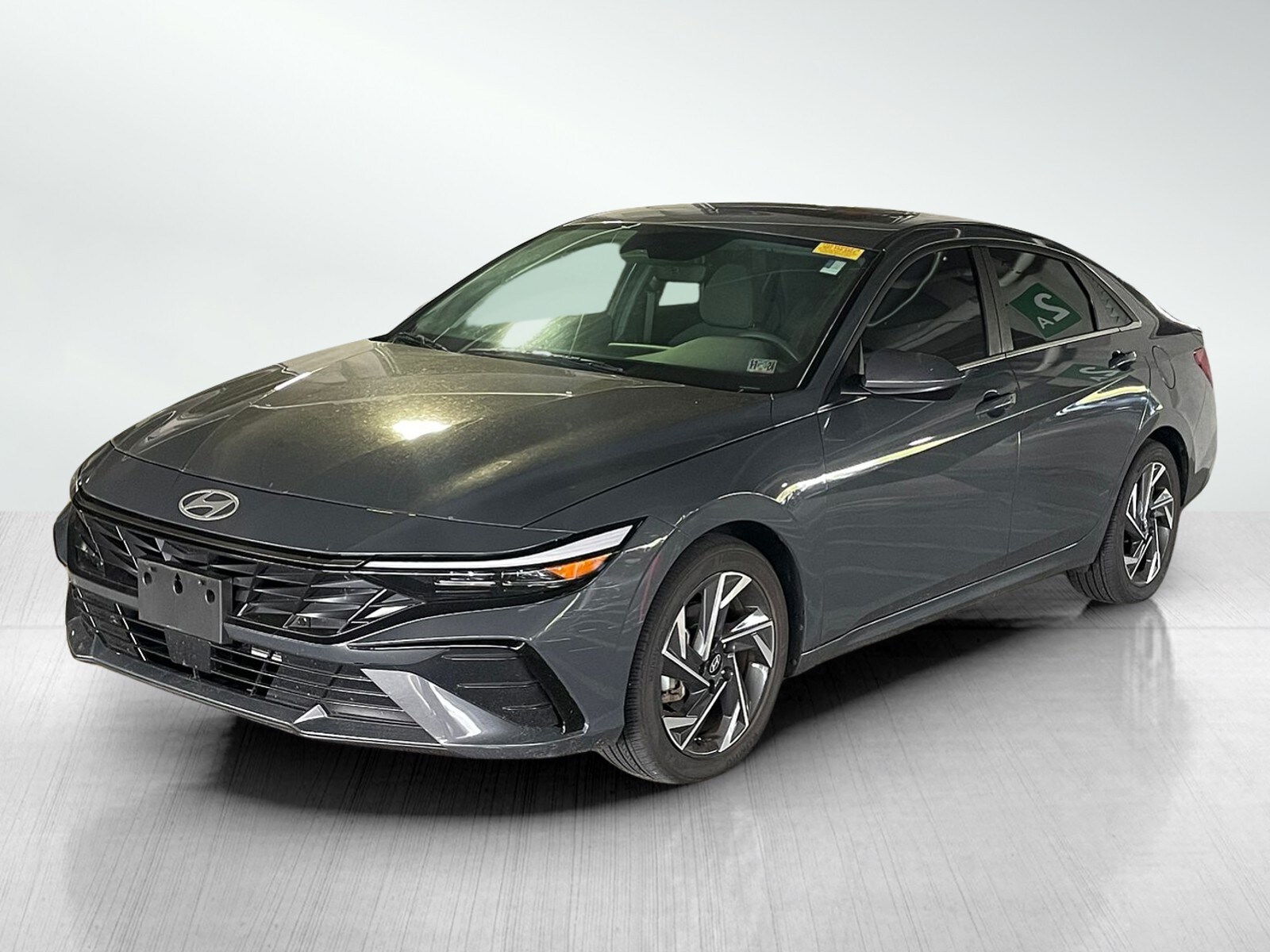 2024 Hyundai Elantra SEL Convenience photo 3