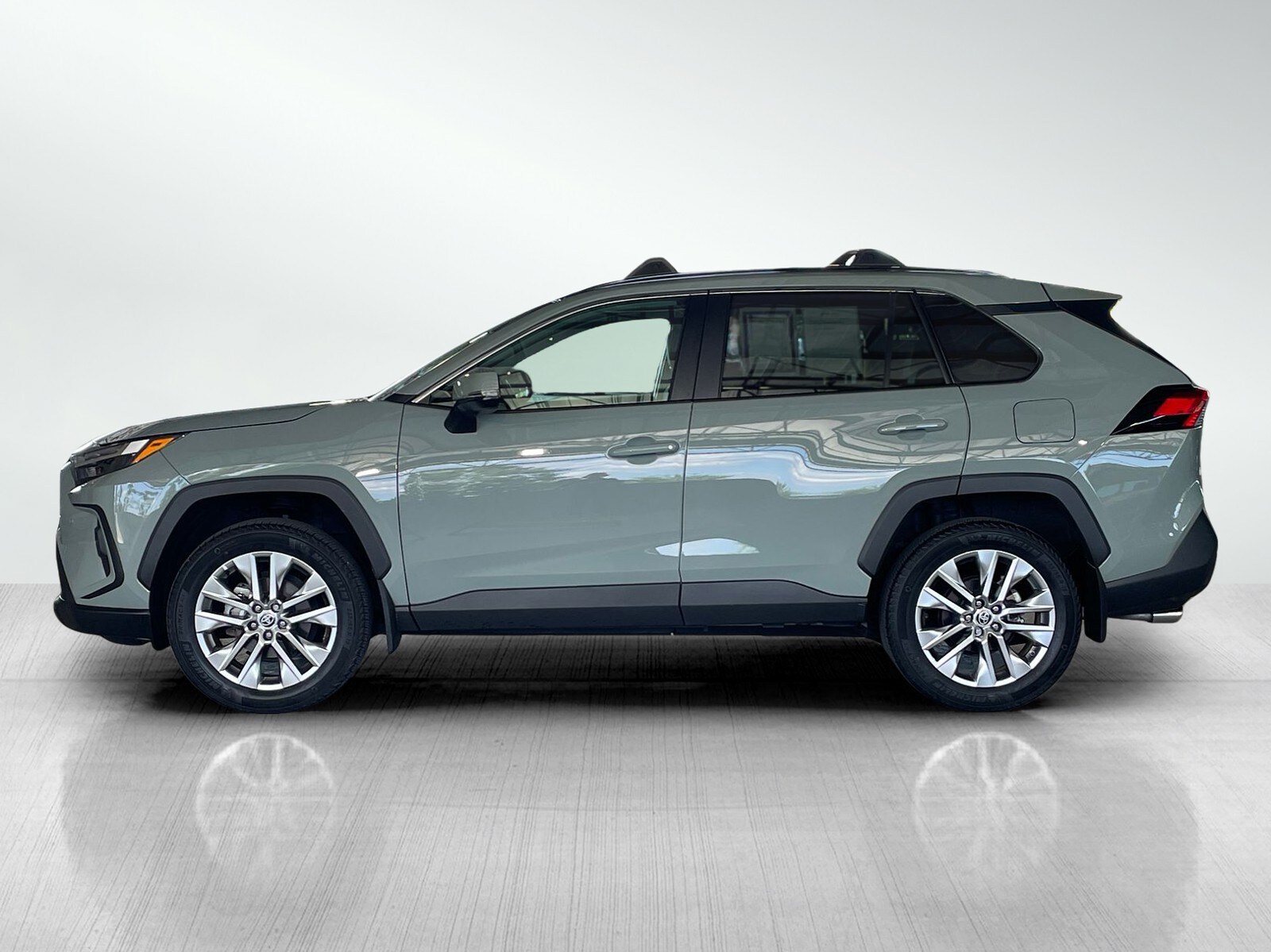 2023 Toyota RAV4 XLE Premium photo 3