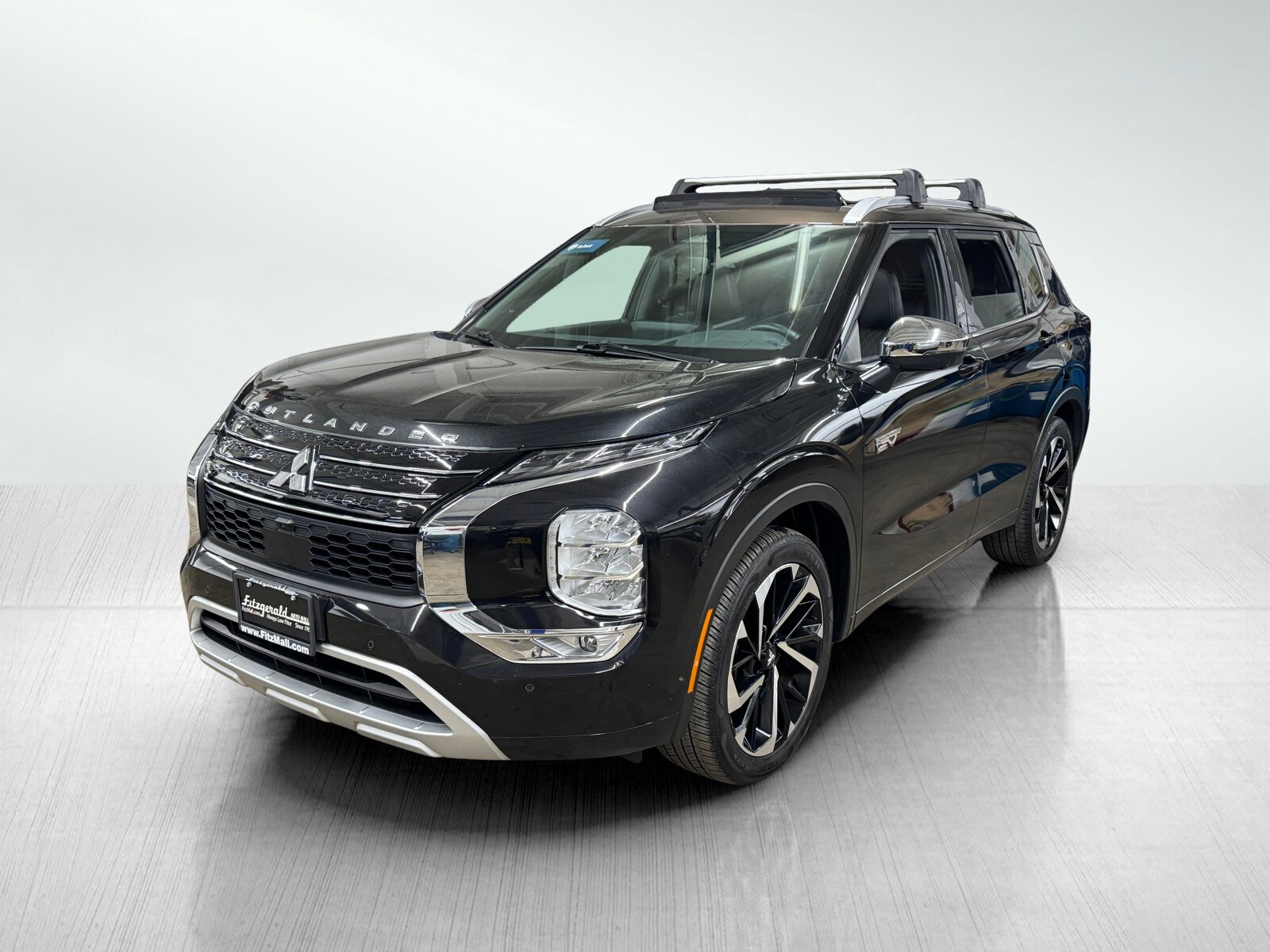 2023 Mitsubishi Outlander PHEV 40th Anniversary Edition photo 2