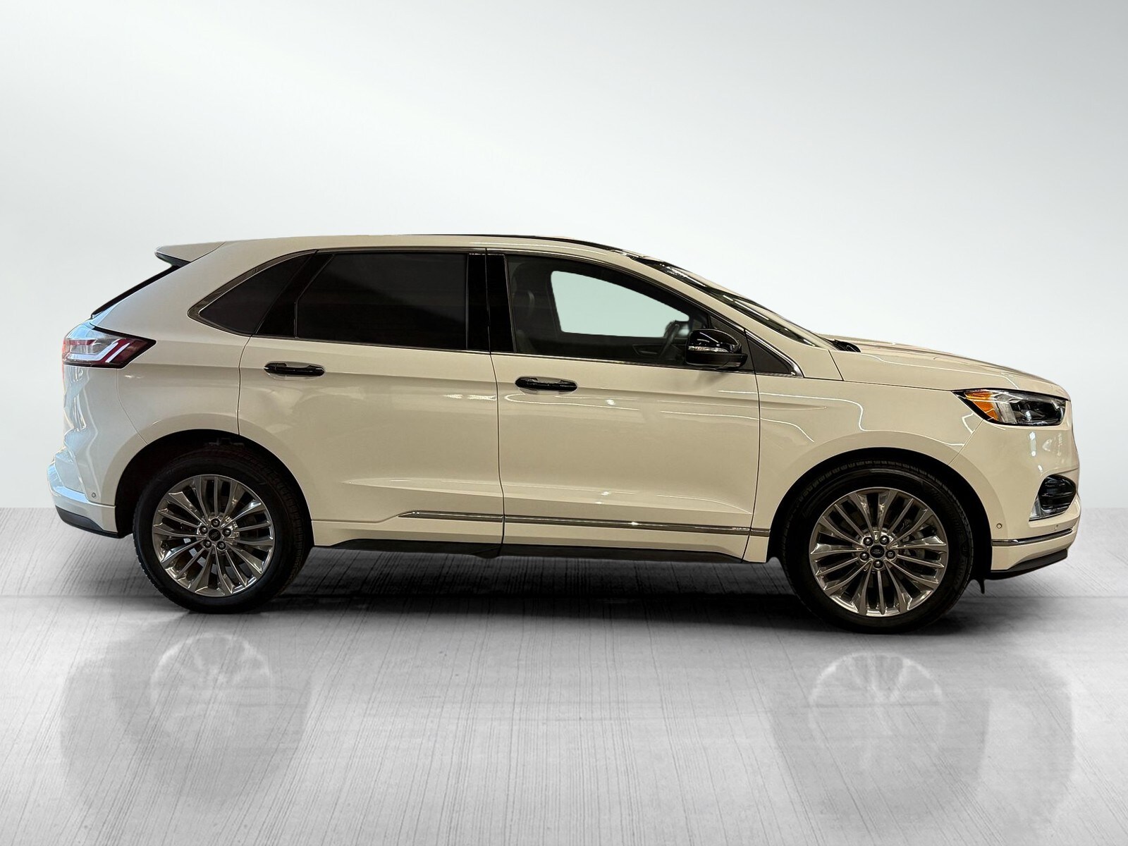 2020 Ford Edge Titanium photo 4