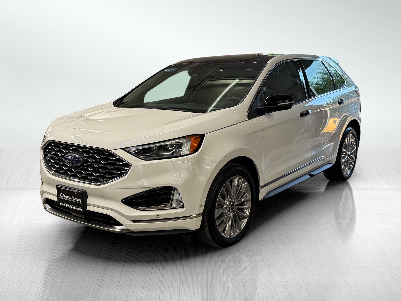2020 Ford Edge Titanium photo 2