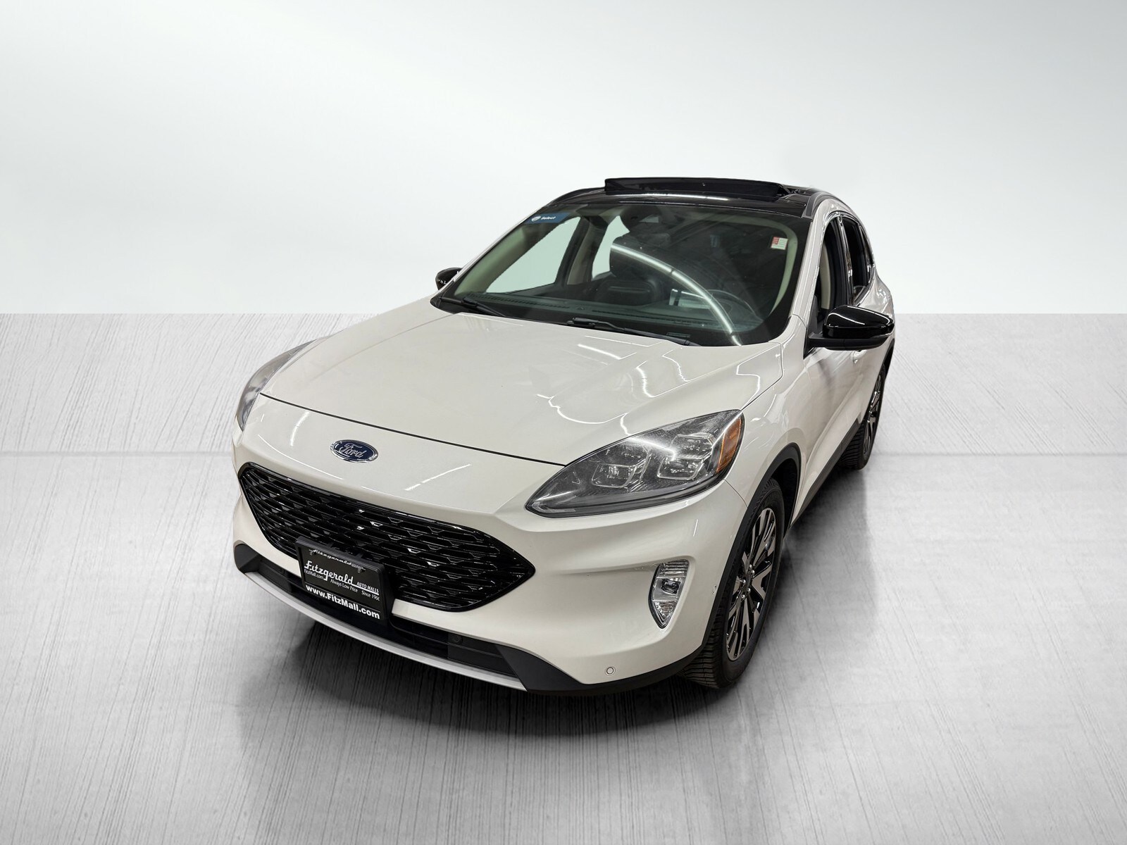 2020 Ford Escape Titanium Hybrid photo 2